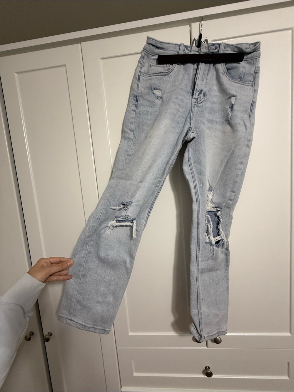 Light Blue Distressed Cropped Women’s Jeans